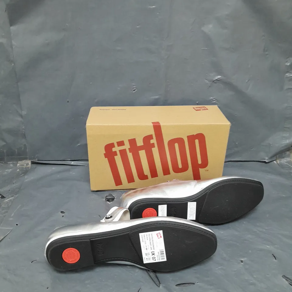 BOXED PAIR OF FITFLOP BALLERINA/MARY JANE SILVER UK 7 