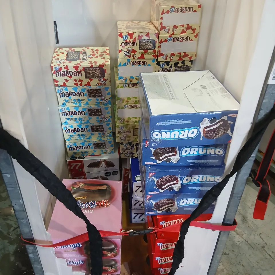 APPROXIMATELY 50 PACKS OF ASSORTED BISCUITS TO INCLUDE: MARDAN, W.BORGIR, ORUNO AND 77 ITALIANO