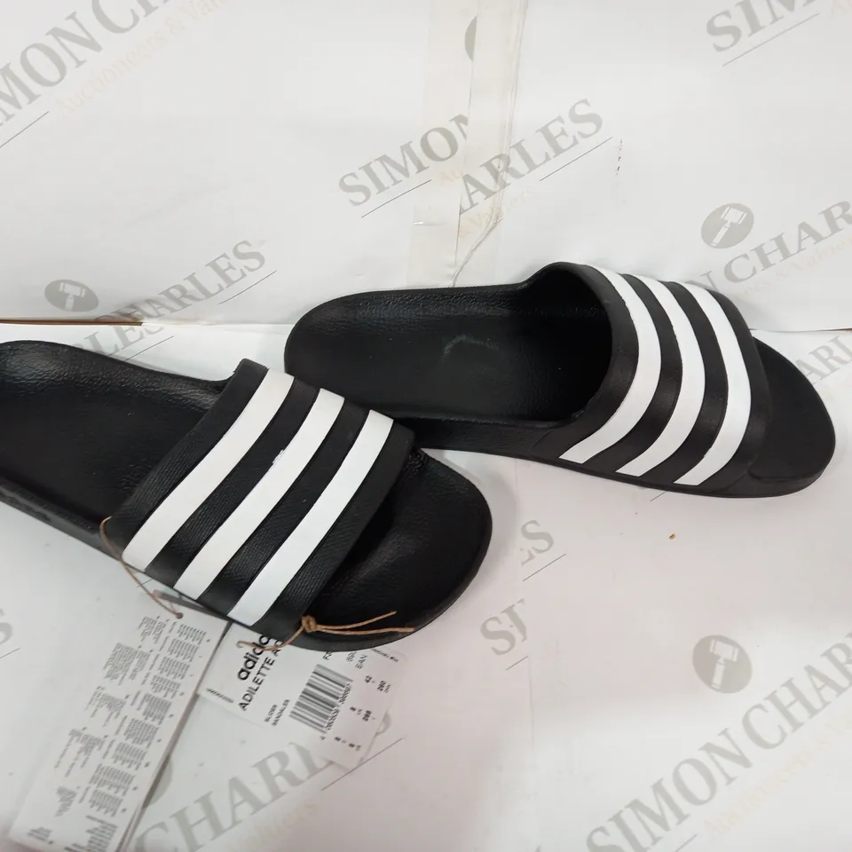 PAIR OF ADIDAS FLIPFLOPS SIZE 8