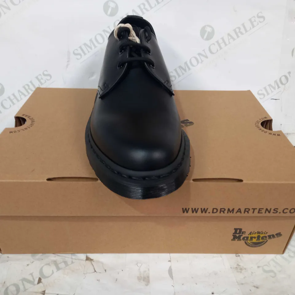 BOXED PAIR OF DR MARTENS 1461 MONO SHOES IN BLACK UK SIZE 8