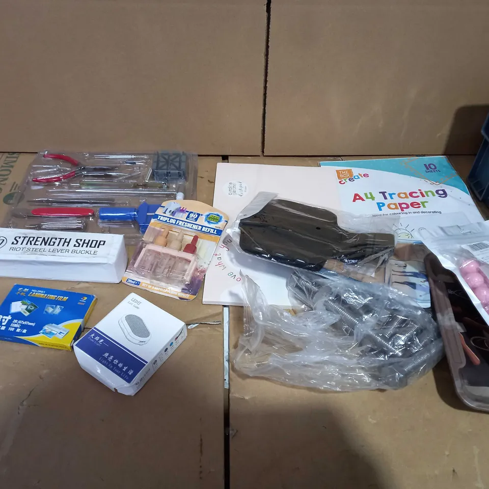 TOTE OF APPROXIMATELY 14 ASSORTED ITEMS TO INCLUDE A A4 TRACING PAPER SET, RIOT STEEL LEVER BUCKLE, A LED LAMP AND A TRIPLUG FRESHENER REFILL