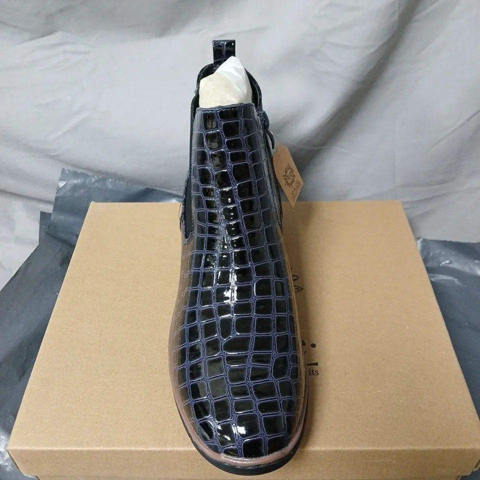 JO AND JOE WALNUT NAVY BOOTS SIZE 8 BOXED