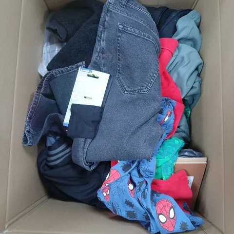 BOX WITH A MIX OF ITEMS INCLUDING CLOTHING, BAGS, SHOES ETC.