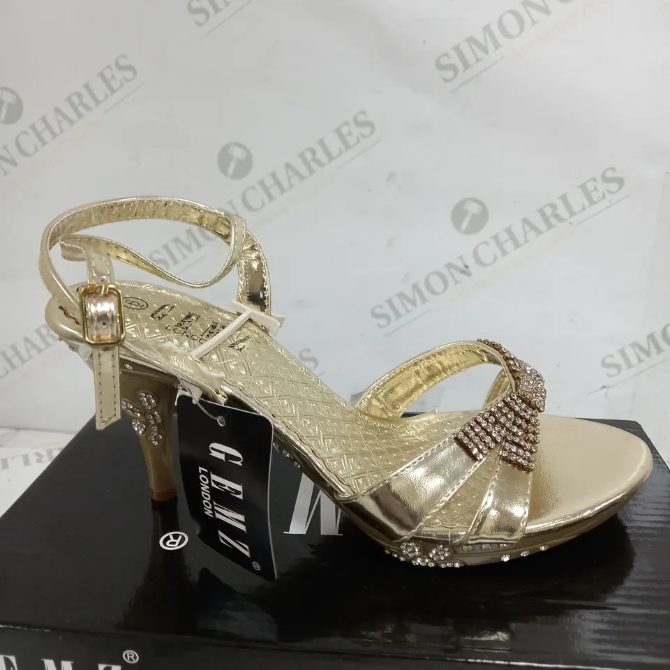 BOX OF APPROXIMATELY 10 ASSORTED PAIRS OF SHOES TO INCLUDE SPIKE BLACK SHOES, WHITE PLATFORM SANDALS, GOLD HIGH HEELS ETC