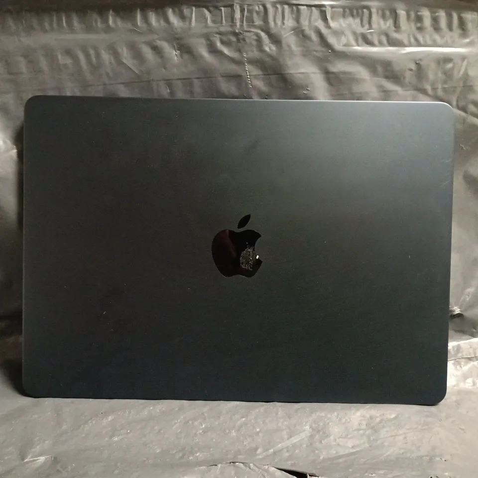 APPLE MACBOOK AIR A3240