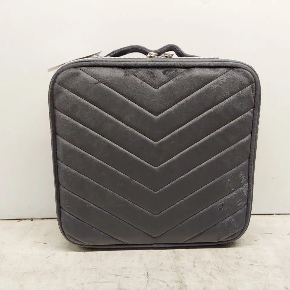 BOXED TILI MAKE-UP ORGANISER VANITY CASE - GREY (1 BOX)