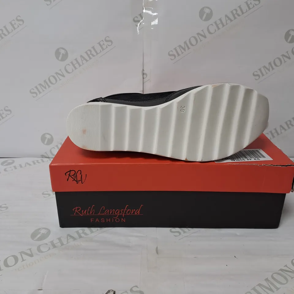 BOXED PAIR OF RUTH LANGSFORD WEDGE BLACK TRAINERS IN PEWTER SIZE 6