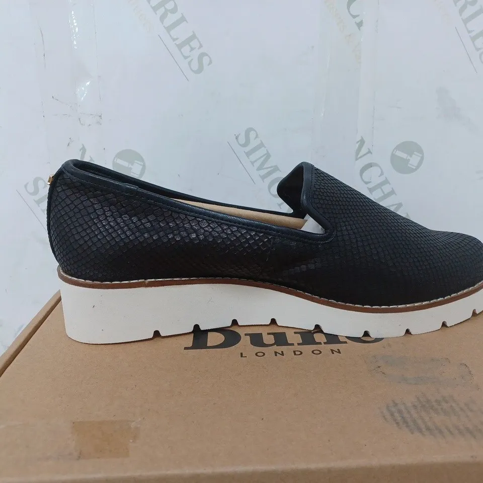 BOXED PAIR OF DUNE LONDON GILLIARD FLATFORM SLIPPER CUT LOAFERS IN BLACK SIZE 6