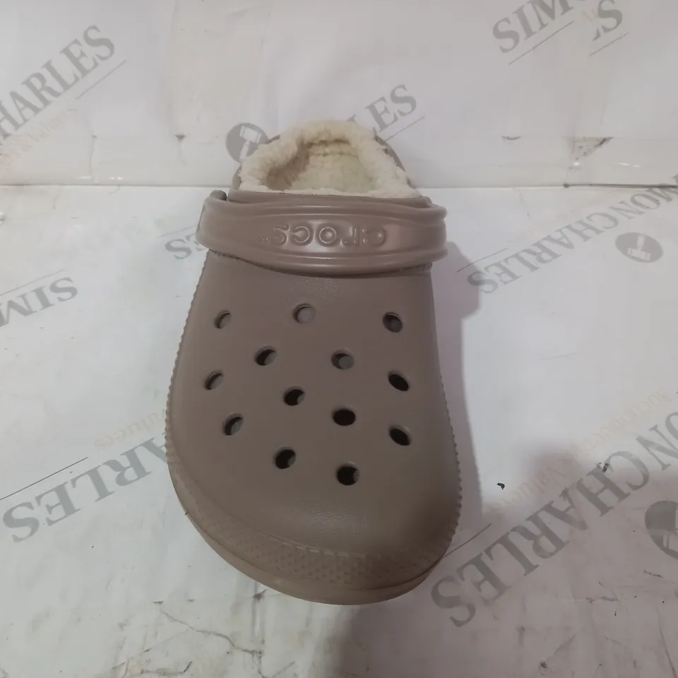 PAIR OF CROCS CLASSIC LINED CLOGS IN MUSHROOM/BONE UK SIZE M4/W5