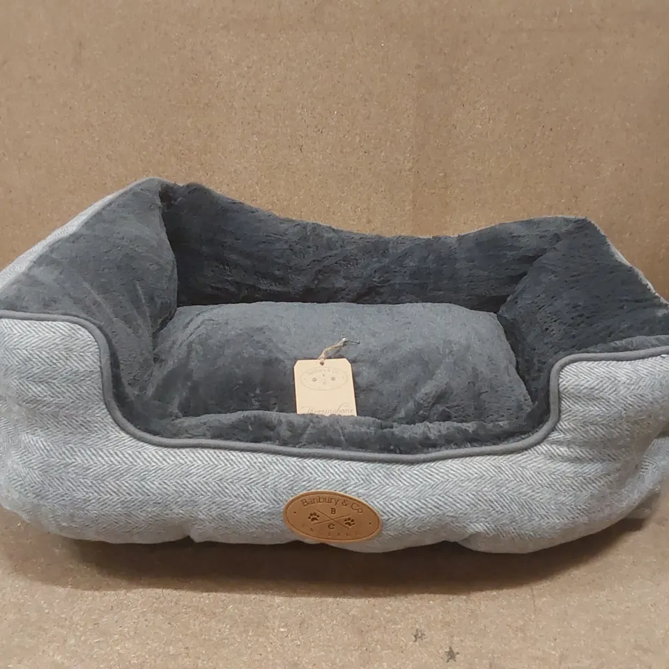 BANBURY & CO. HERRINGBONE SOFA BED