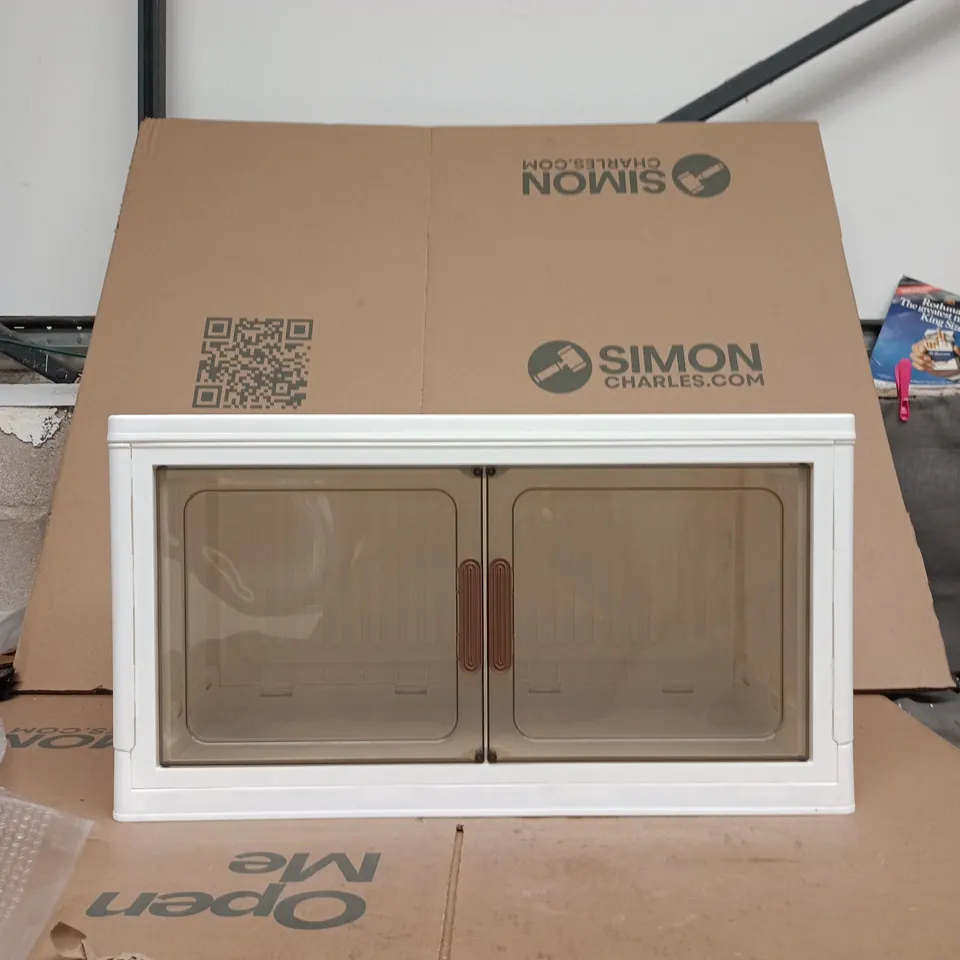 WHITE GLASS-FRONT FOLDING DISPLAY CABINET WITH TWO DOORS – BOXED X5