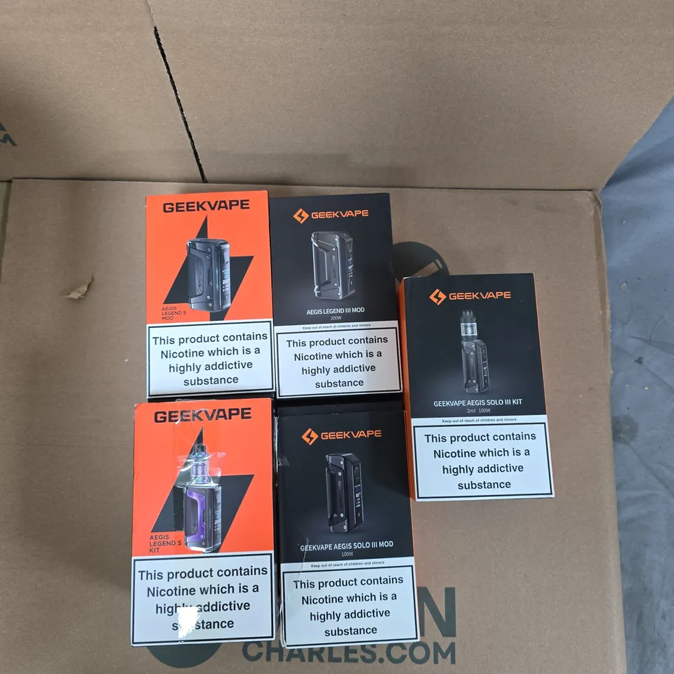 BOX OF APPROXIMATELY 30 ASSORTED E-CIGARETTES AND ACCOMPANIMENTS TO INCLUDE: VARIOUS GEEKVAPE ITEMS 