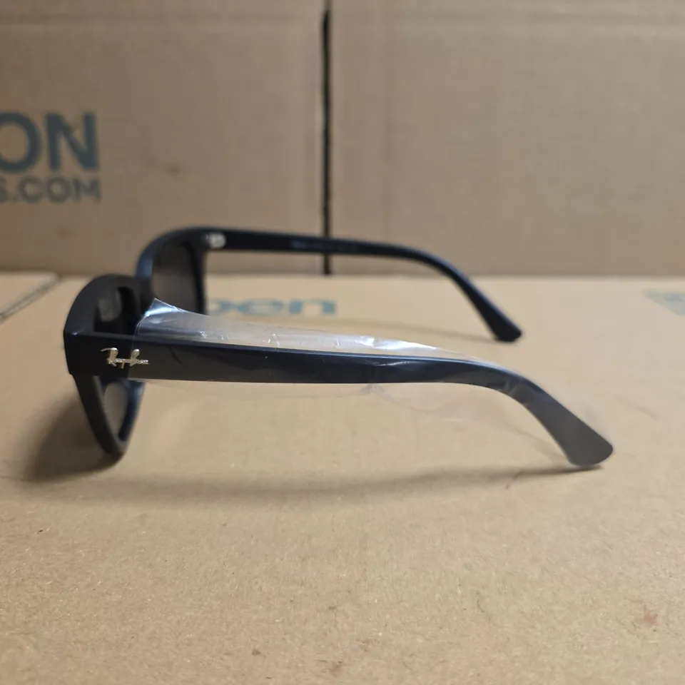 RAY-BAN WAYFARER SUNGLASSES - BLACK, POLARIZED (WITH CASE, BOX & CLEANING CLOTH)