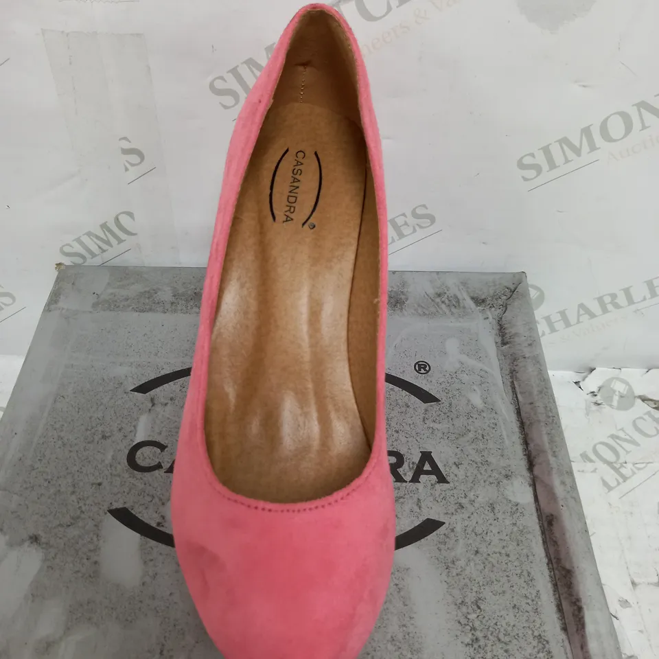 PINK SUEDE WEDGES SIZE 4