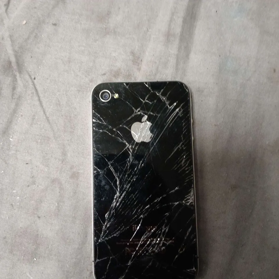 APPLE IPHONE (BLACK) – CRACKED FRONT SCREEN AND BACK GLASS