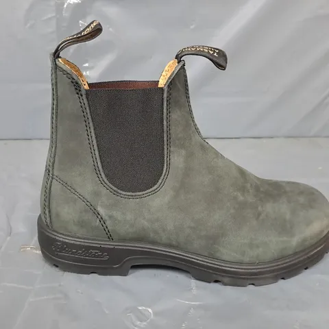 PAIR OF BLUNDSTONE LEATHER SLIP ON BOOTS IN GREY - SIZE 5