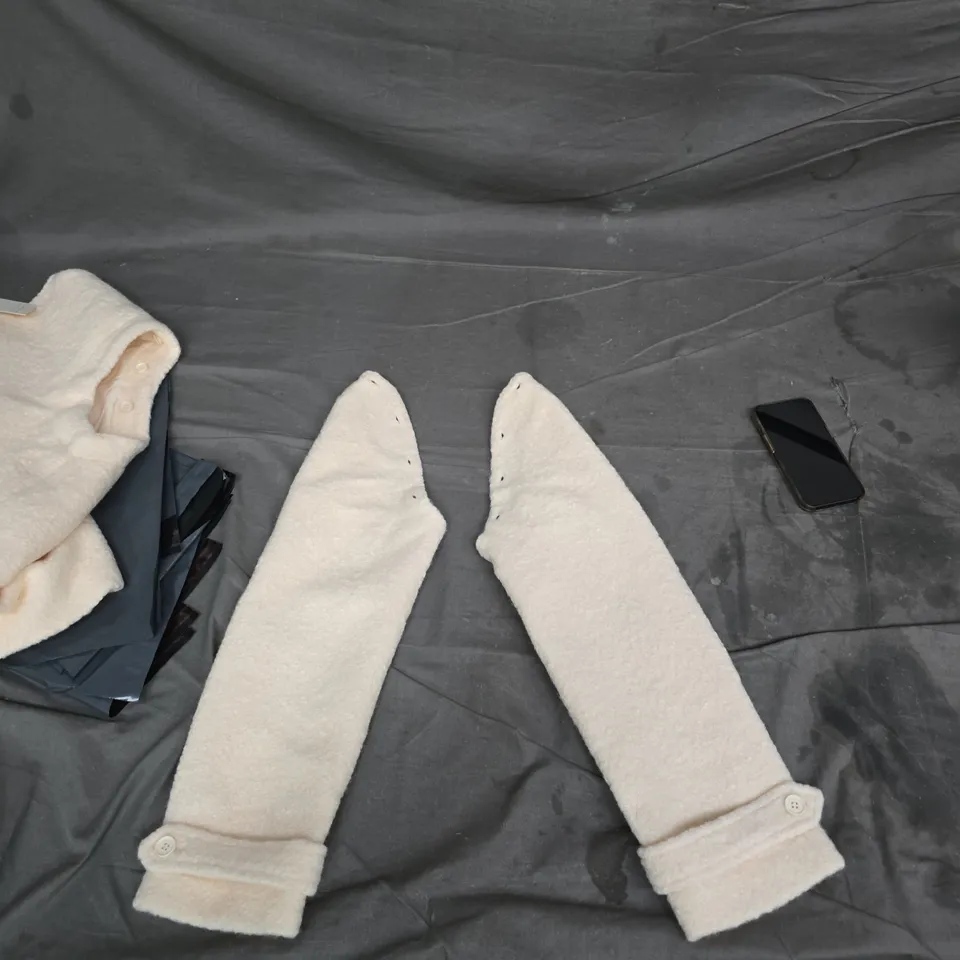 PRETTY LAVISH CREAM SHERPA GILET WITH POCKETS – INCLUDES MATCHING SLEEVES