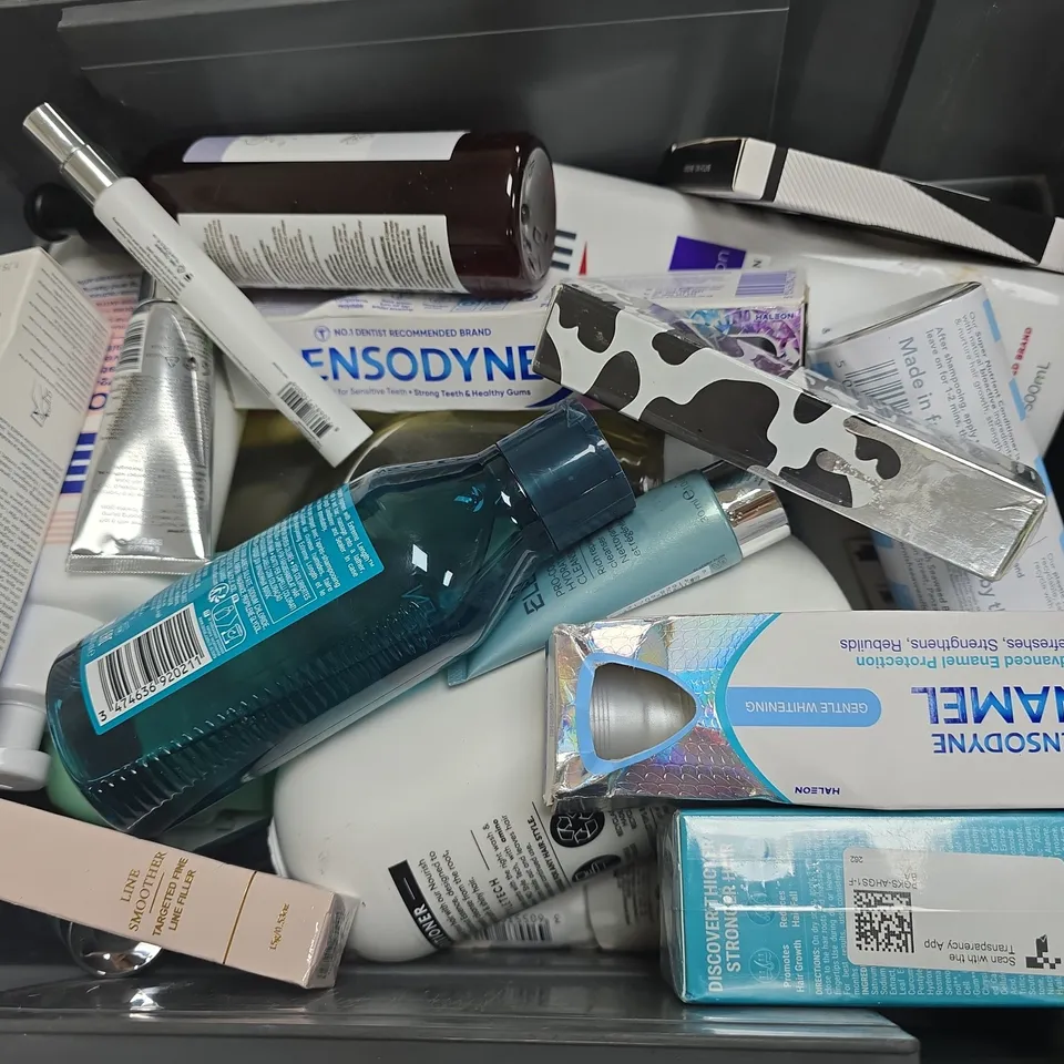 APPROXIMATELY 20 ASSORTED HEALTH & BEAUTY PRODUCTS TO INCLUDE TRESEMME CONDITIONER, CERAVE CREME, MADE BY MITCHELL SEEN NOT HERD, ETC - COLLECTION ONLY