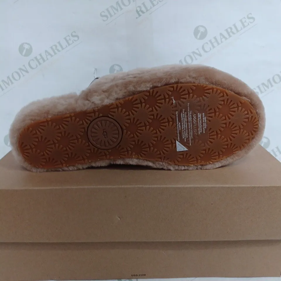UGG WOMENS FLUFFY YEAH SLIDE ON - UK 6 