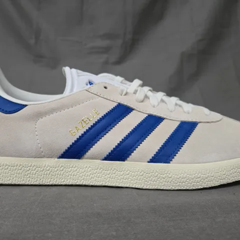 BOXED PAIR OF ADIDAS GAZELLE A-CLUB SHOES IN OFF WHITE/BLUE UK SIZE 10