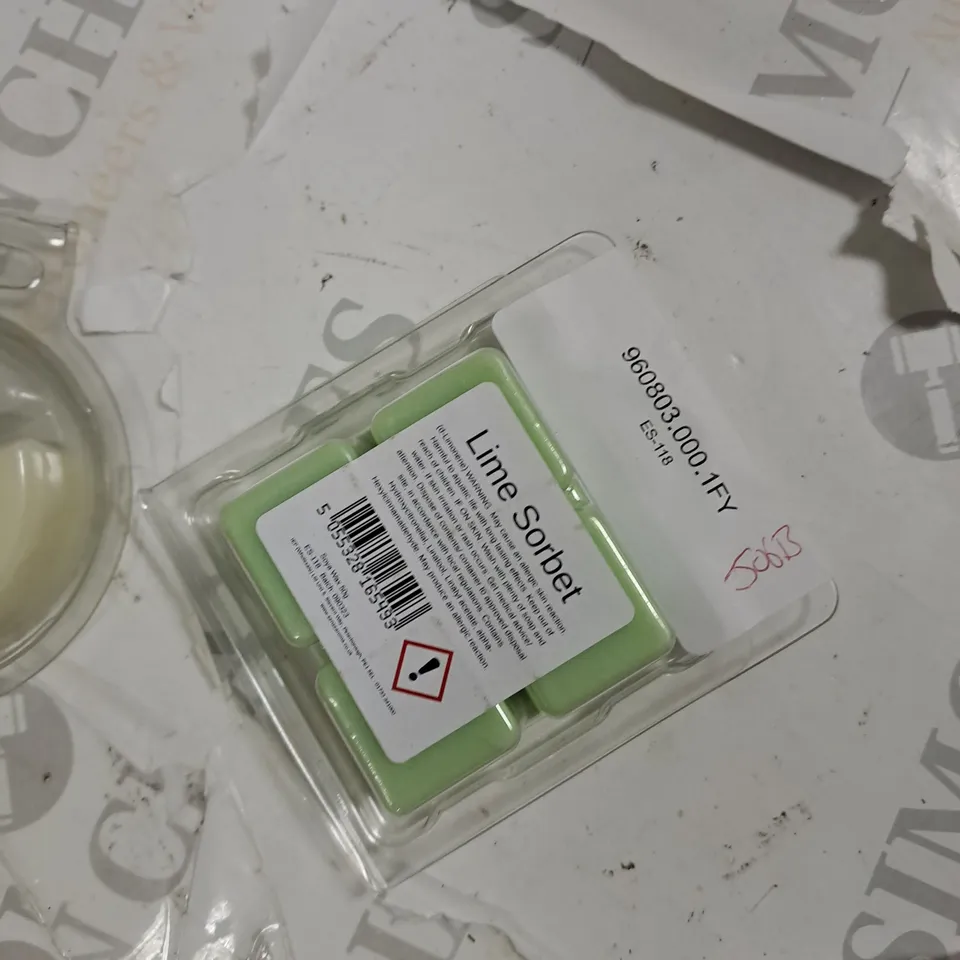 BOX OF ASSORTED ITEMS TO INCLUDE DREYER DOTS, BRUSHES, FACE MASKS, WAX MELTS ETC