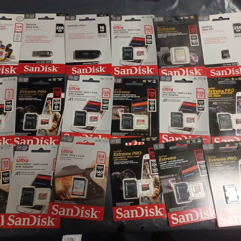 LOT OF APPROXIAMTELY 30 ASSORTED SANDISK MEMORY ITEMS 