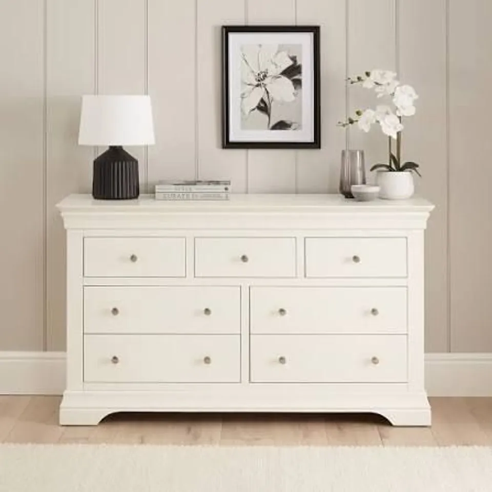 BOXED WILMSLOW WHITE PAINTED LARGE WIDE 3 OVER 4 CHEST OF DRAWERS