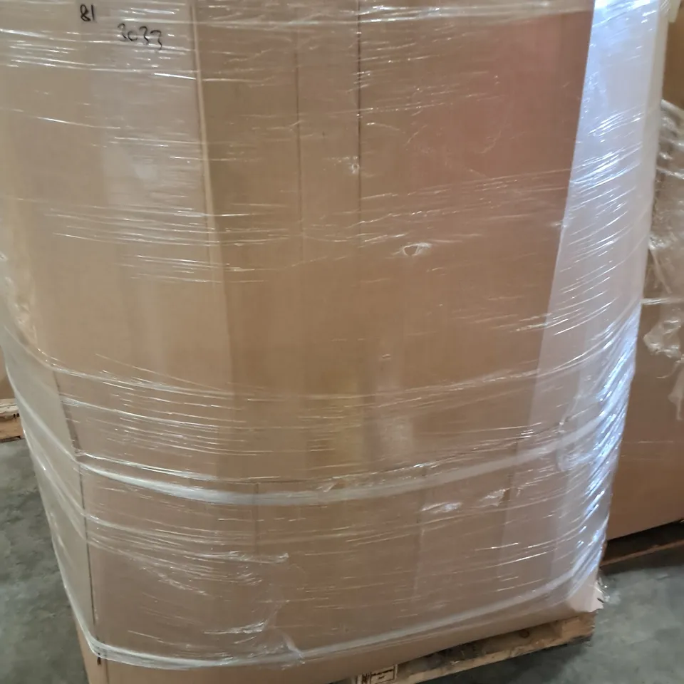 PALLET CONTAINING A LARGE QUANTITY OF ASSORTED GARDEN HOSES
