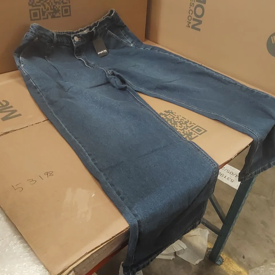 BOX CONTAINING APPROXIMATELY 16x BRAND NEW SIMPLY BE MID BLUE PLEAT DETAIL JEANS - SIZE 14R