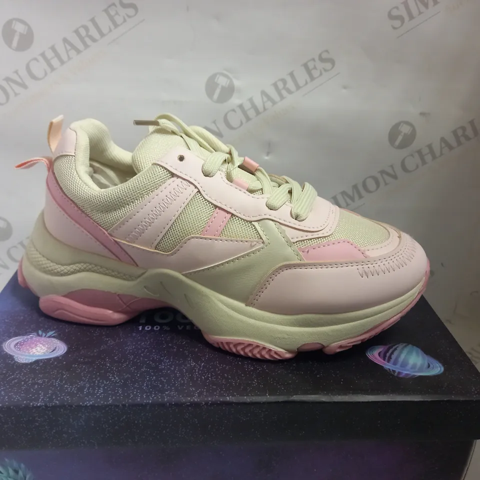 KOI VEGAN JACK TALIA PINK SNEAKERS - SIZE 5
