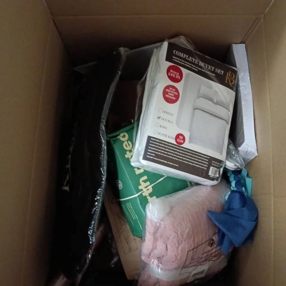 LOT OF ASSORTED HOUSEHOLD GOODS TO INCLUDE PAPER, BAG AND BED SHEETS