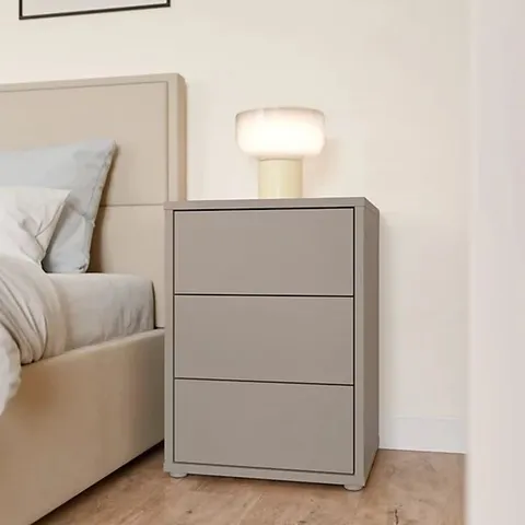 BOXED ALICE SPRINGS CABINET WITH 3 DRAWERS PUSH-TO-OPEN IN TAUPE