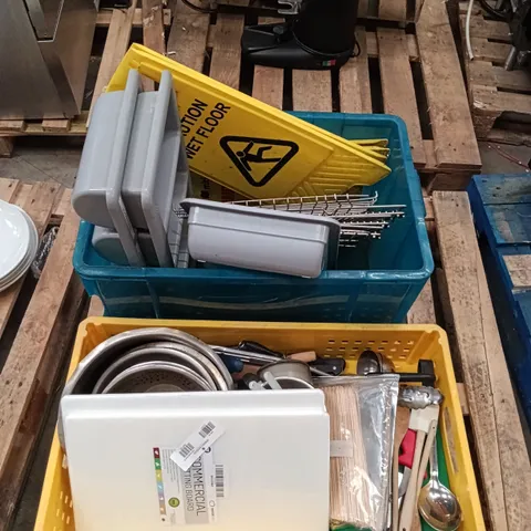 PALLET OF CATERING UTENSILS, BOWLS, CHOPPING BOARDS ETC.