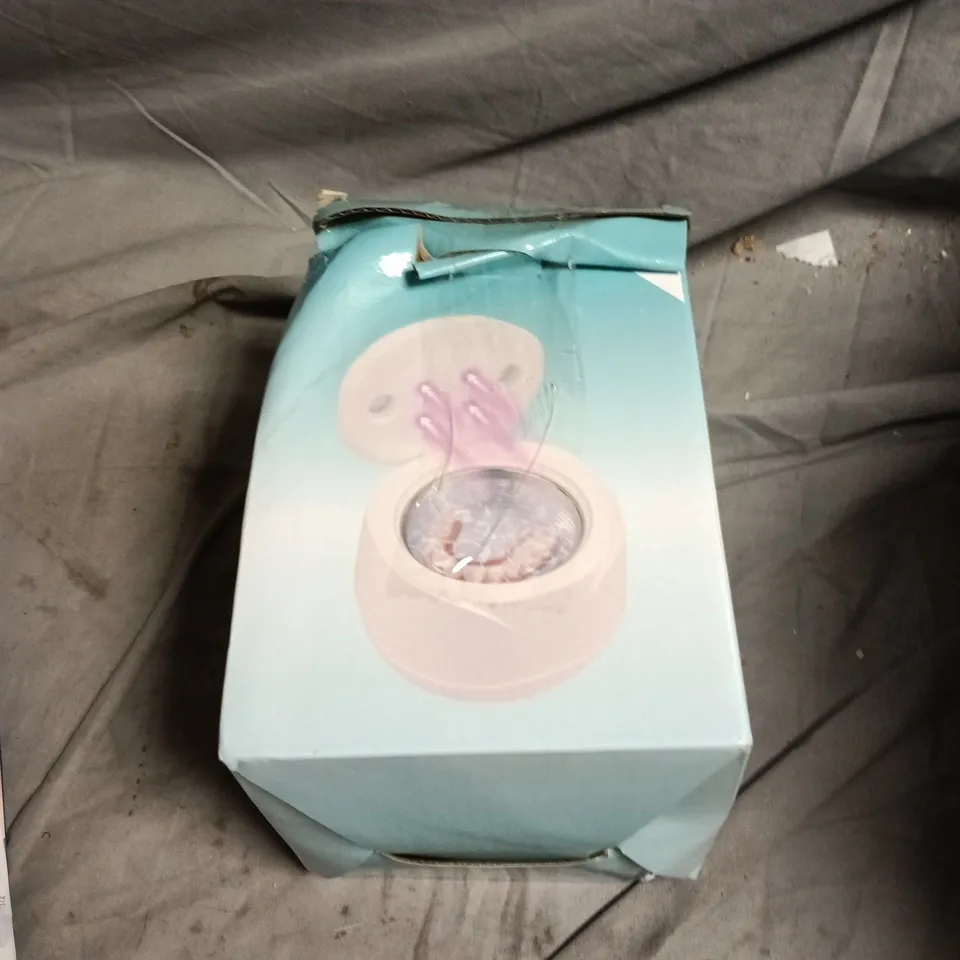 BOX OF APPROXIMATELY 20 ASSORTED ITEMS INCLUDING FLASH SPEED MOP , ORAL CARE KIT AND ULTRA SONIC CLEANER 