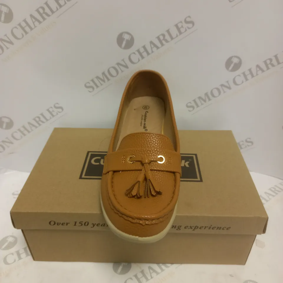 BOXED CUSHION WALK TASSLE LOAFERS WHITE  - SIZE 6