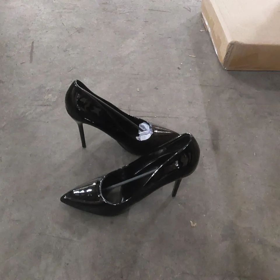 BOXED HIGH HEEL STILETTO PUMPS IN BLACK FAUX LEATHER