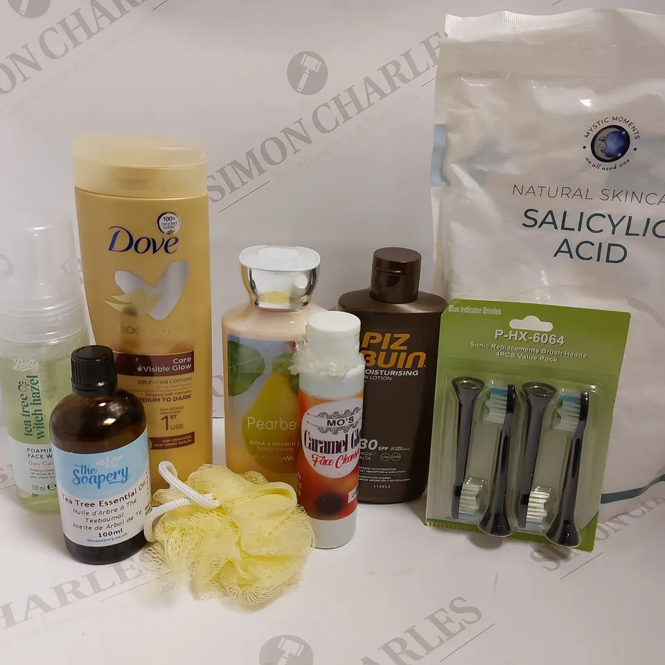 BOX OF APPROX 15 COSMETIC ITEMS TO INCLUDE DOVE SELF TAN LOTION, BOOTS FOAMING FACE WASH, PIZ BUIN SUN LOTION