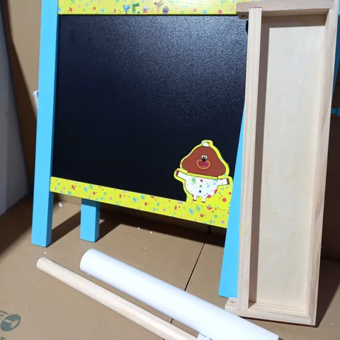 HEY DUGGEE WOODEN TABLE TOP EASEL