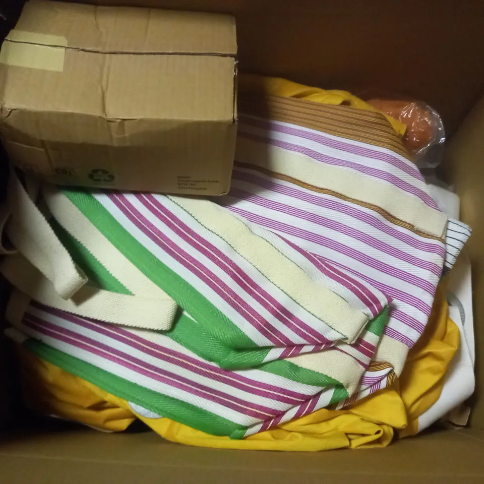 LARGE QUANTITY OF ASSORTE DITEMS TO INCLUDE CURTAINS, EAR DEFENDERS, COSMETIC ORGANISER, ETC