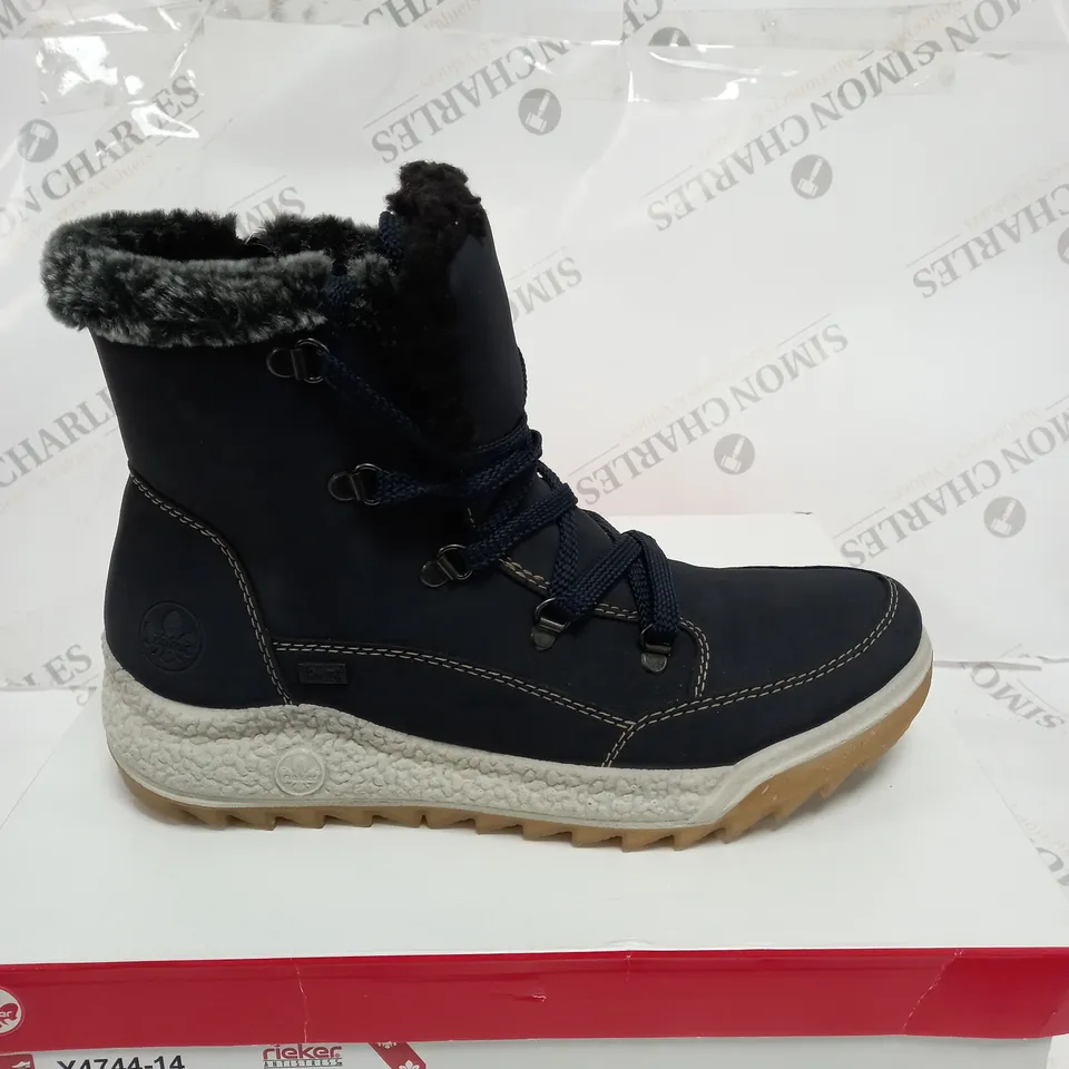 BOXED PAIR OF RIEKER WATER RESISTANT WARM HIKING BOOTS, NAVY - SIZE 8