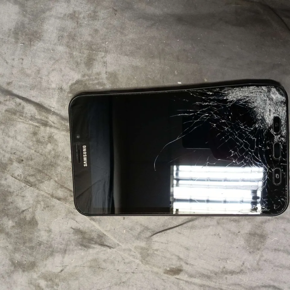 SAMSUNG TABLET PC SM-T395 – 16GB, BLACK (CRACKED SCREEN)