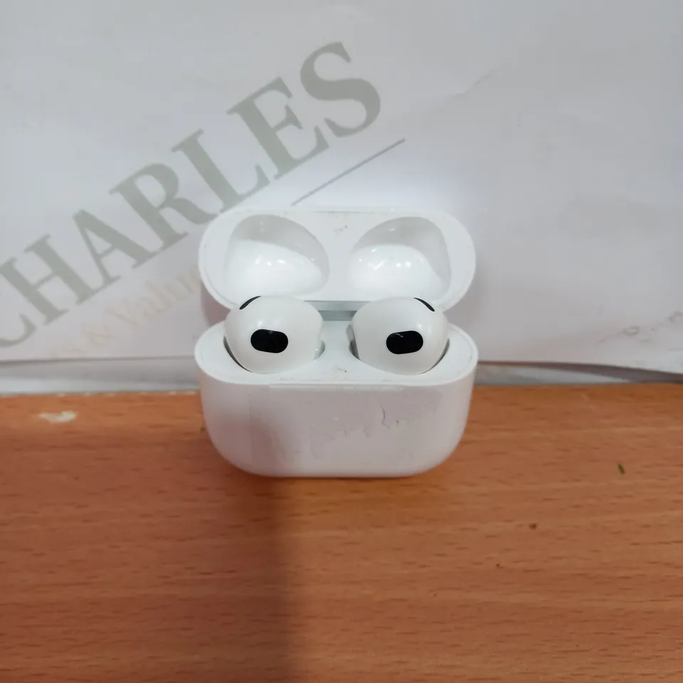 APPLE AIRPODS 3RD GENERATION 