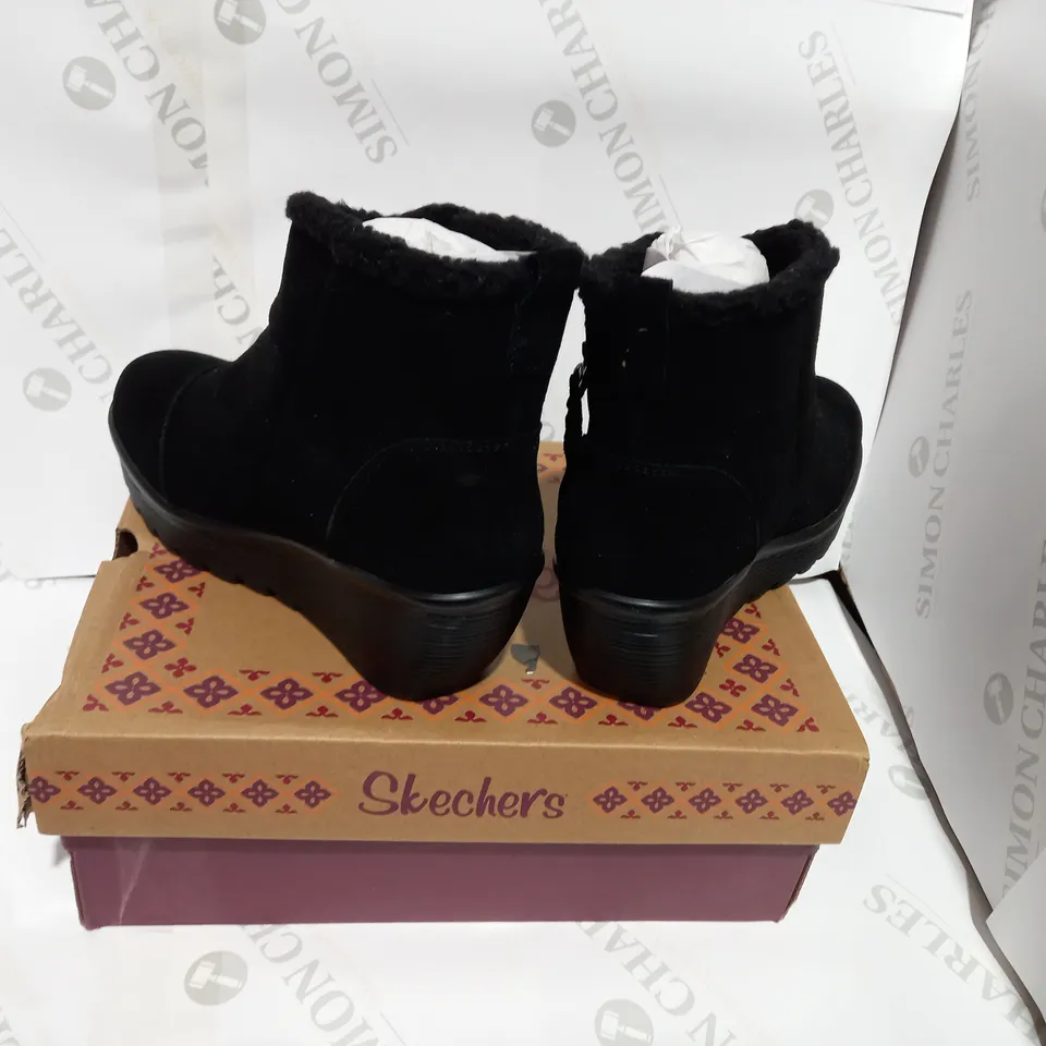 BOXED PAIR OF SKECHERS BLACK ZIP BOOTS  - SIZE 5