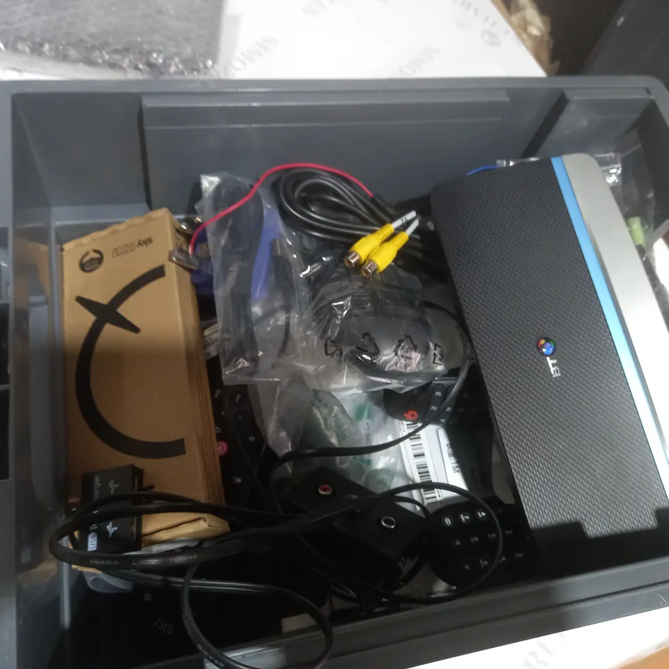 TOTE OF APPROXIMATELY 14 ASSORTED ELECTRICAL ITEMS TO INCUDE A SKY REMOTE AND A HUB