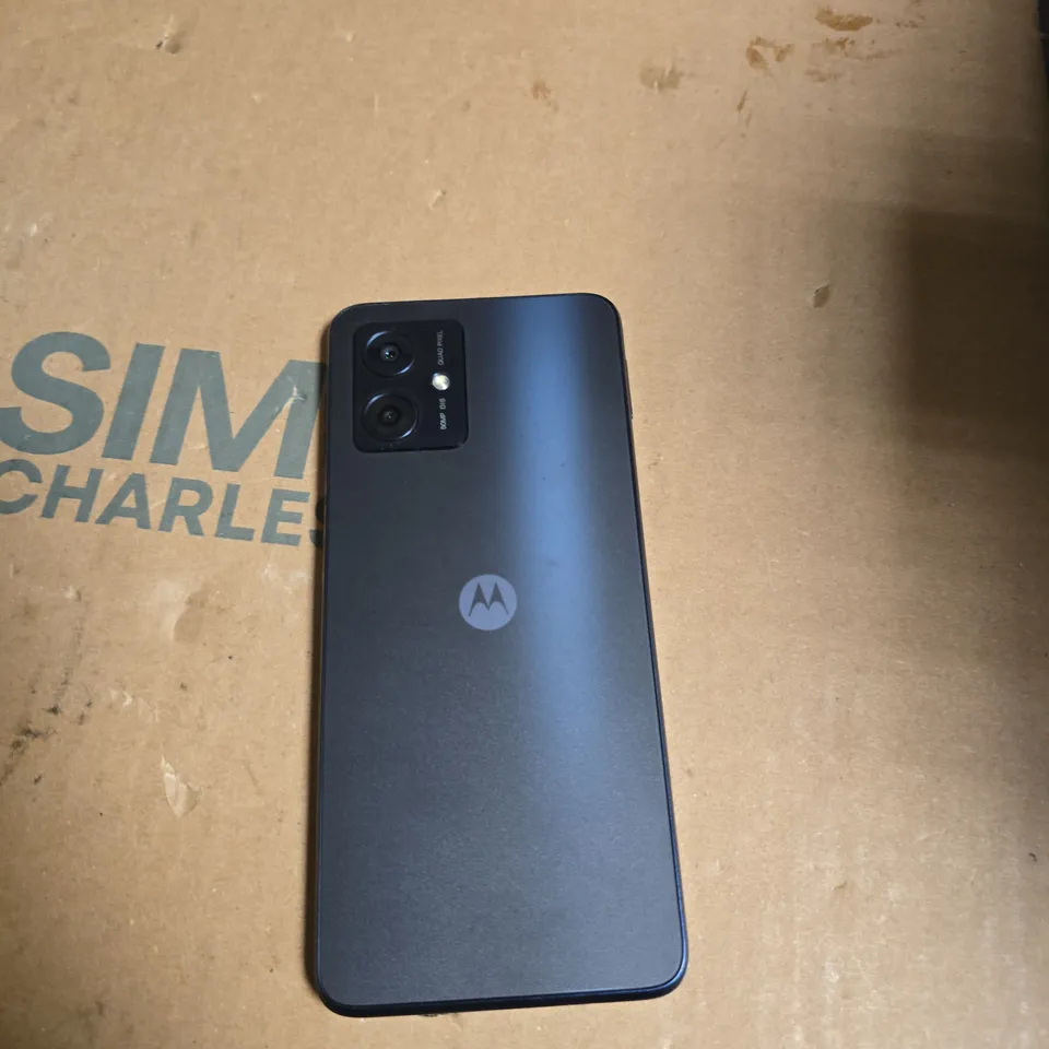 MOTOROLA SMARTPHONE – BLACK, CRACKED SCREEN 