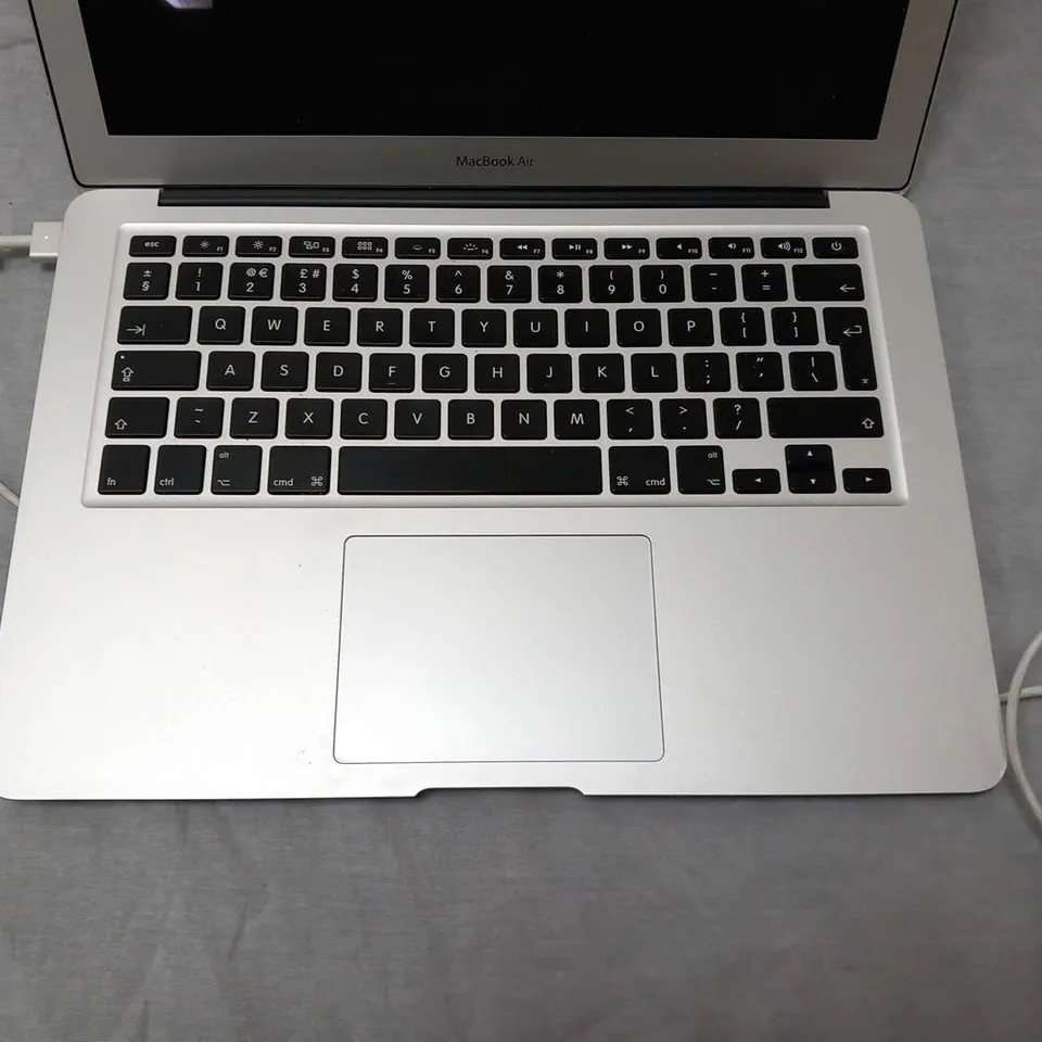 APPLE MAC BOOK AIR 7 2/A1466