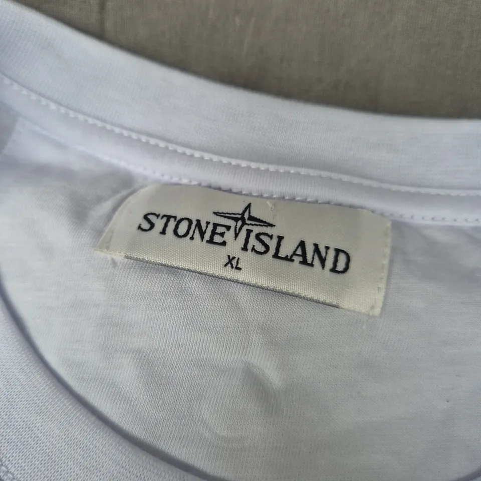 STONE ISLAND WHITE T-SHIRT, SIZE XL