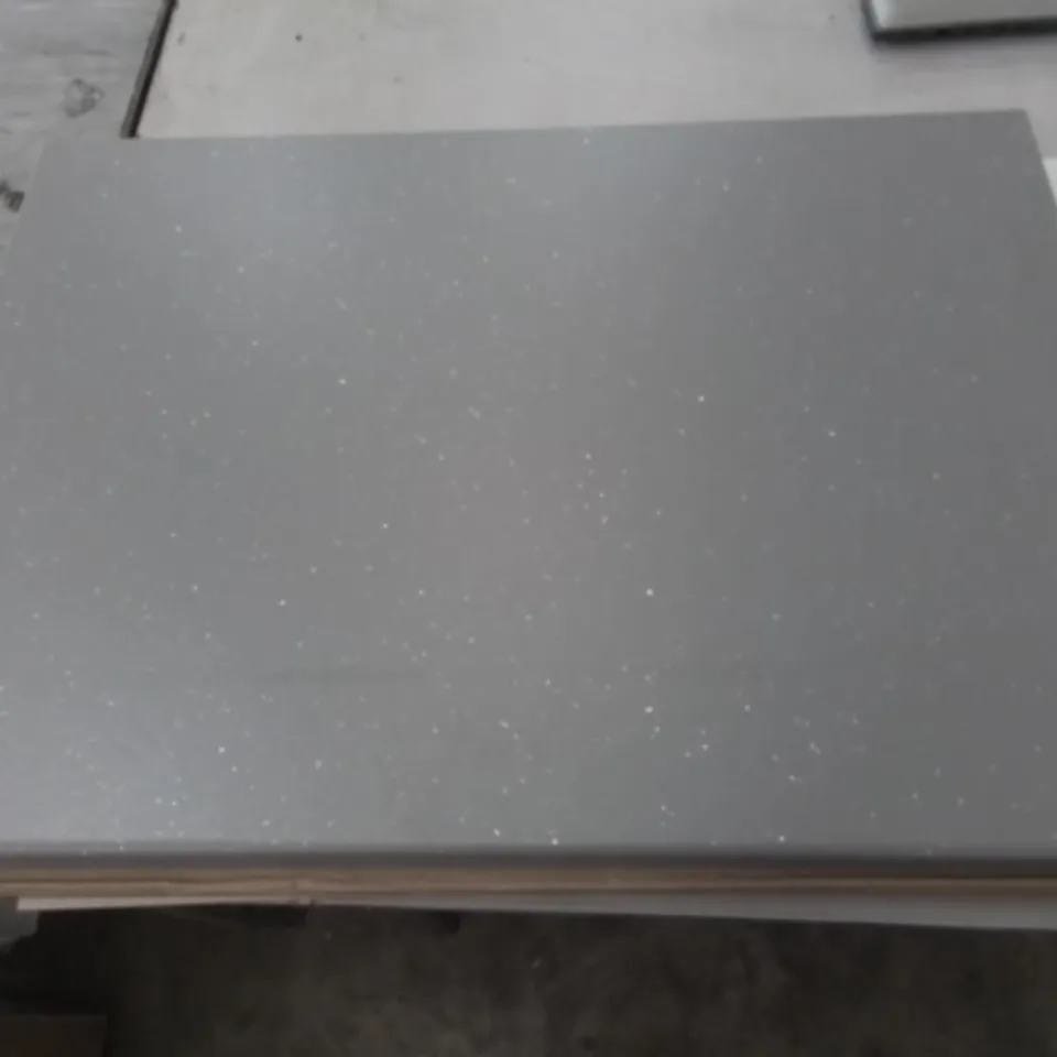 LOT OF 3 WOODSTOCK POSTFORMED WORKTOPS IN FLINT QUARTZ MATT - 644X460X28MM