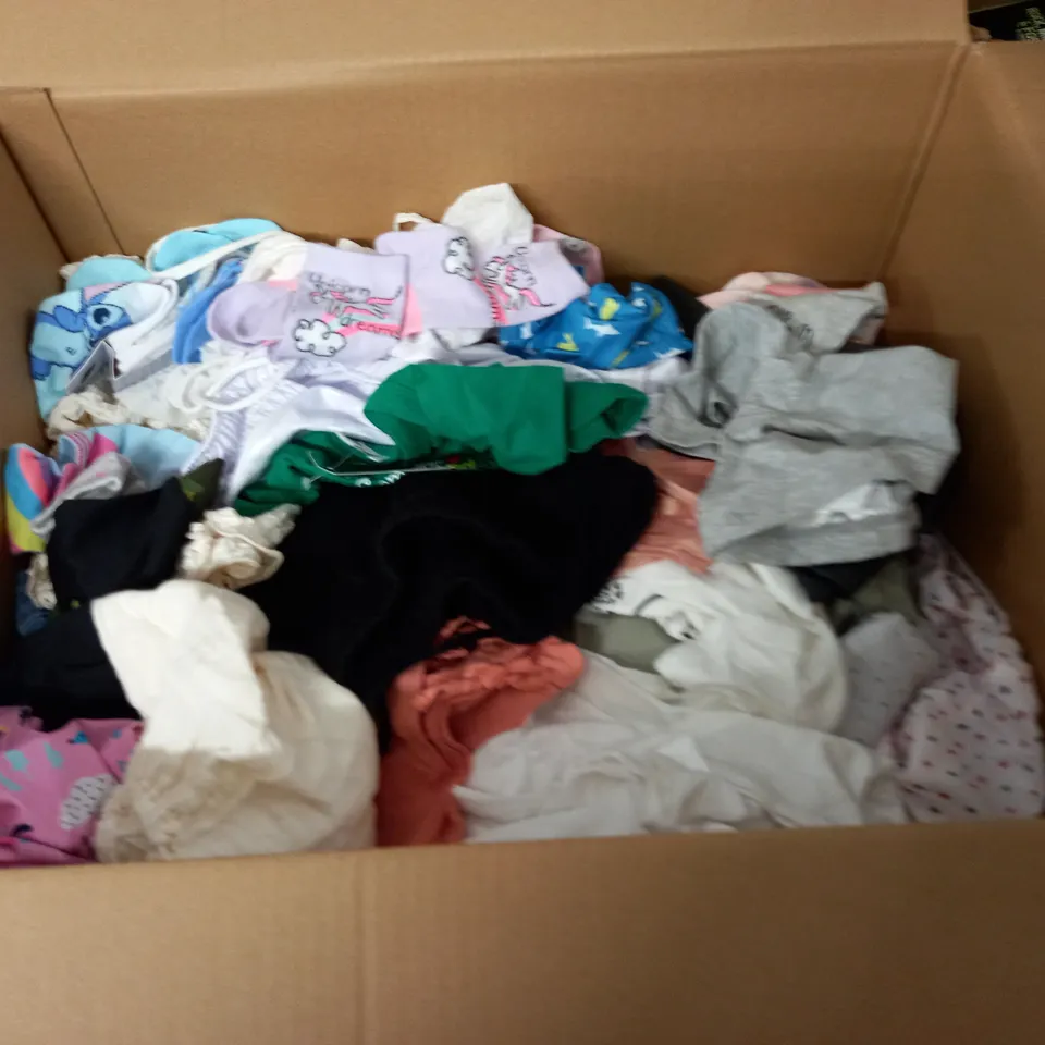 LARGE QUANTITY OF ASSORTED KIDS CLOTHING ITEMS TO INCLUDE M&S, ODDBALLS AND TU