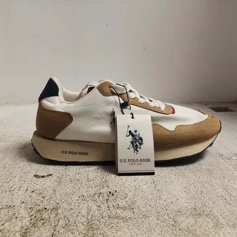 US POLO ASSN TRAINERS – WHITE & TAN, UK 9.5 (EU 44)